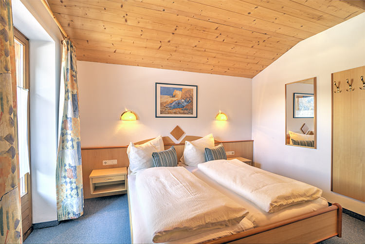 Double Room "Rosanna" in Haus "Verwall" in St. Anton - Austria