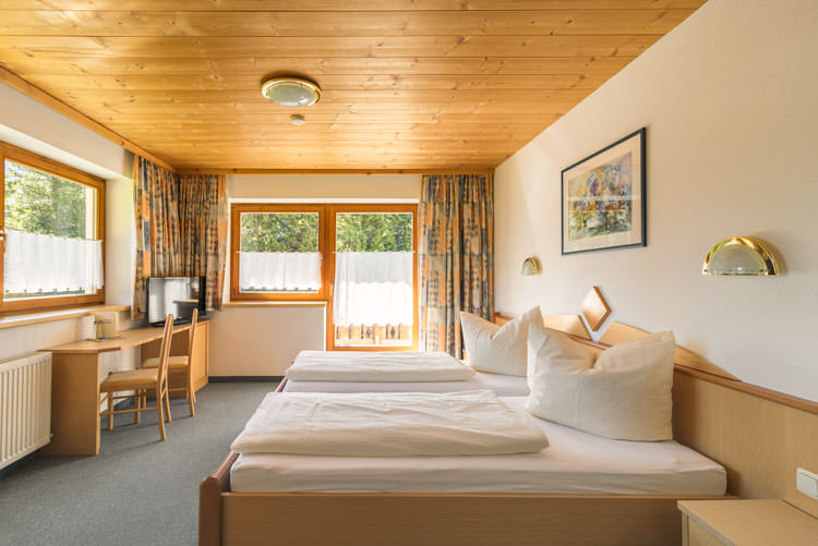 Doppelzimmer "Sattelkopf" im Haus Sattelkopf in St. Anton am Arlberg in Österreich