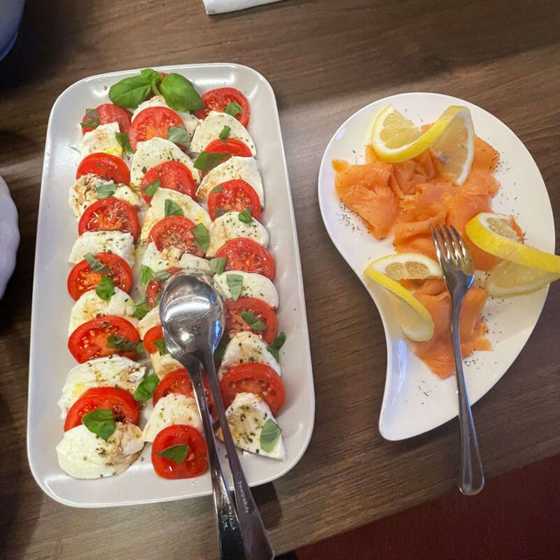Tomate-Mozzarella, Räucherlachs