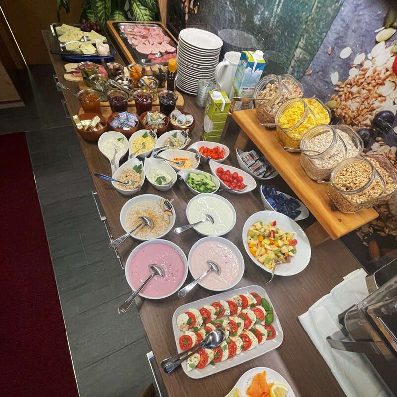 Reichhaltiges Frühstücksbuffet